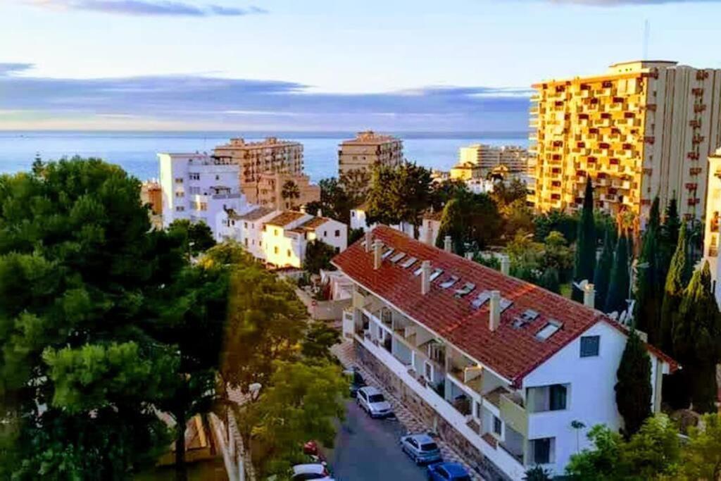 Beautiful Sea Views Cozy Apartment 350 M From Beach Benalmádena Kültér fotó