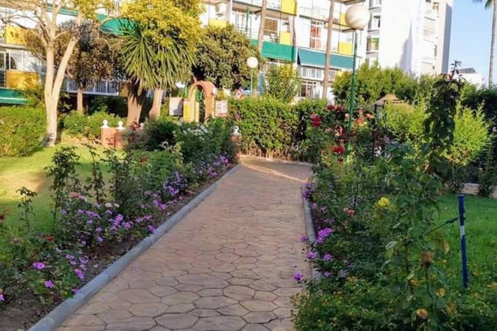 Beautiful Sea Views Cozy Apartment 350 M From Beach Benalmádena Kültér fotó