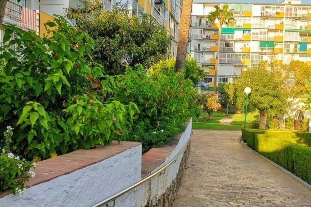 Beautiful Sea Views Cozy Apartment 350 M From Beach Benalmádena Kültér fotó