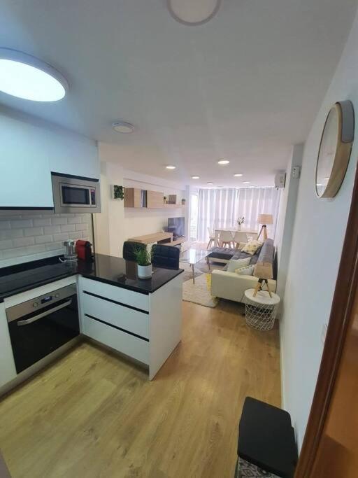 Beautiful Sea Views Cozy Apartment 350 M From Beach Benalmádena Kültér fotó