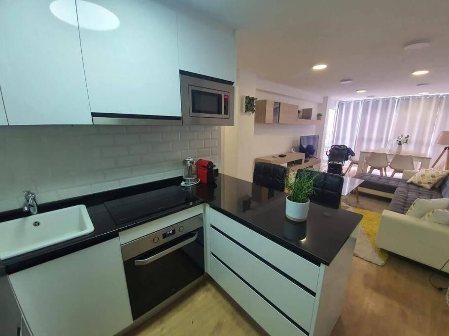 Beautiful Sea Views Cozy Apartment 350 M From Beach Benalmádena Kültér fotó
