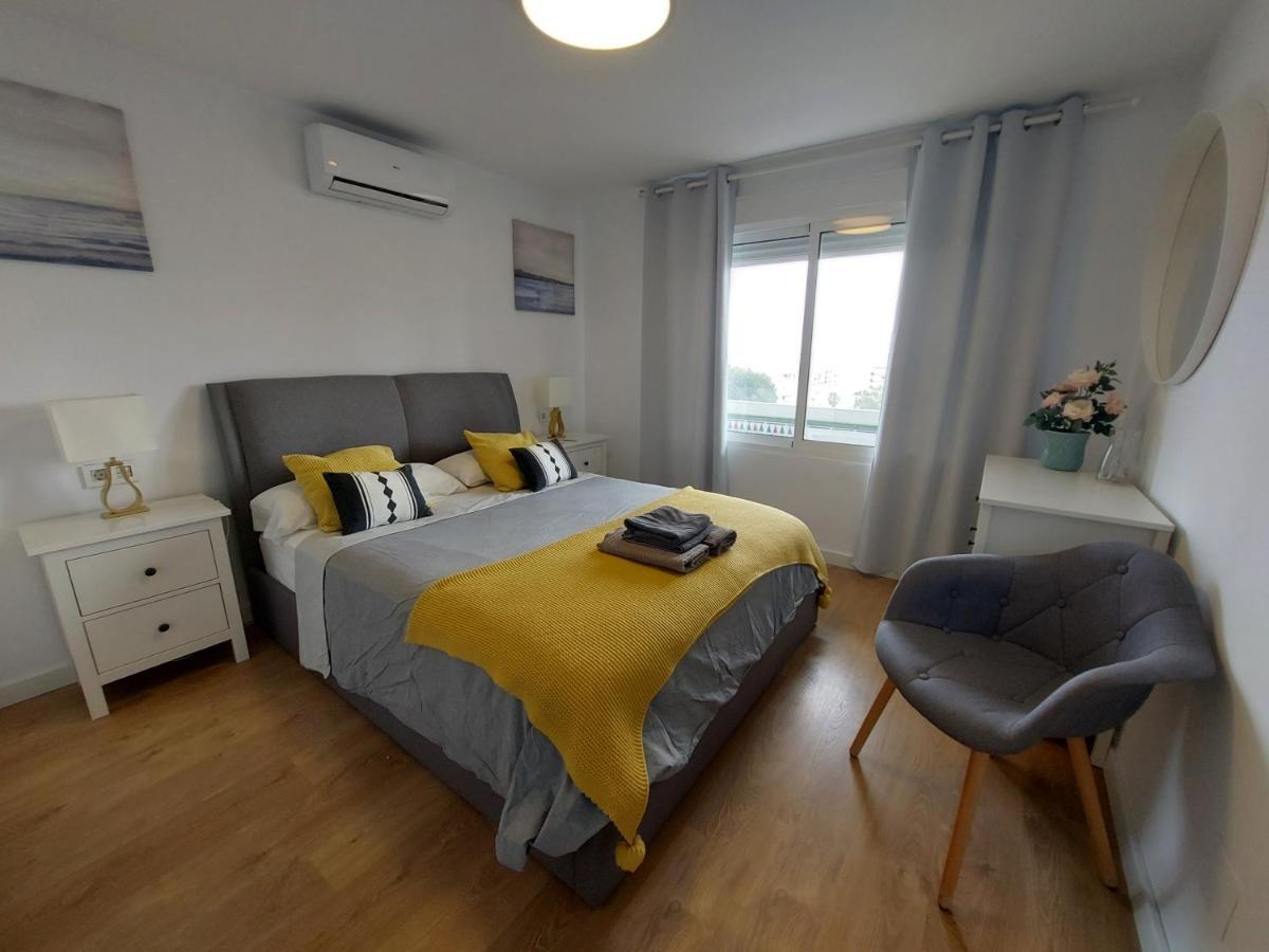 Beautiful Sea Views Cozy Apartment 350 M From Beach Benalmádena Kültér fotó